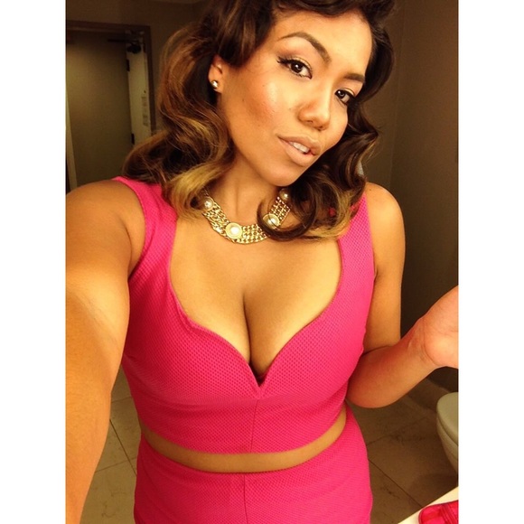 Matching crop top and high slit skirt in pink - Picture 4 of 5